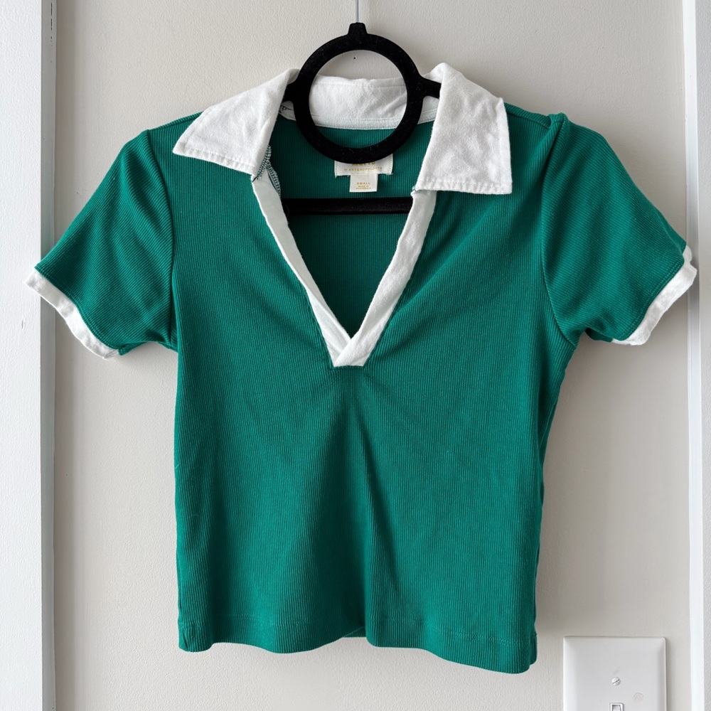 Maeve Cropped Green V-Neck Top with White Collar